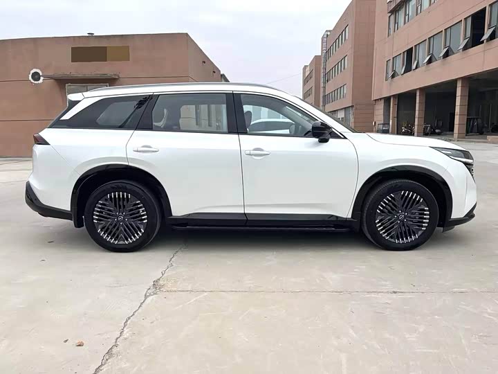 Фото 9 - Nissan Pathfinder