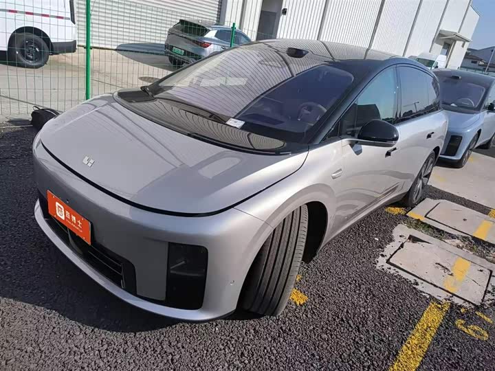 Фото 1 - LiXiang i8