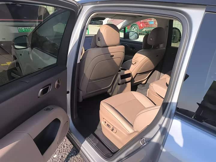 Фото 6 - LiXiang i8