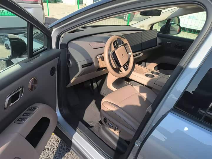 Фото 7 - LiXiang i8