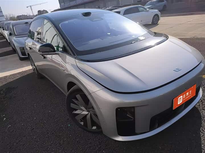 Фото 9 - LiXiang i8