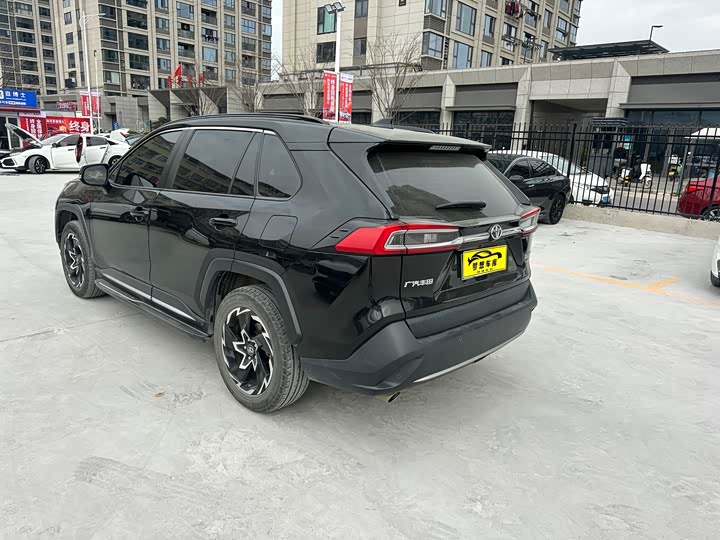 Фото 7 - Toyota Wildlander