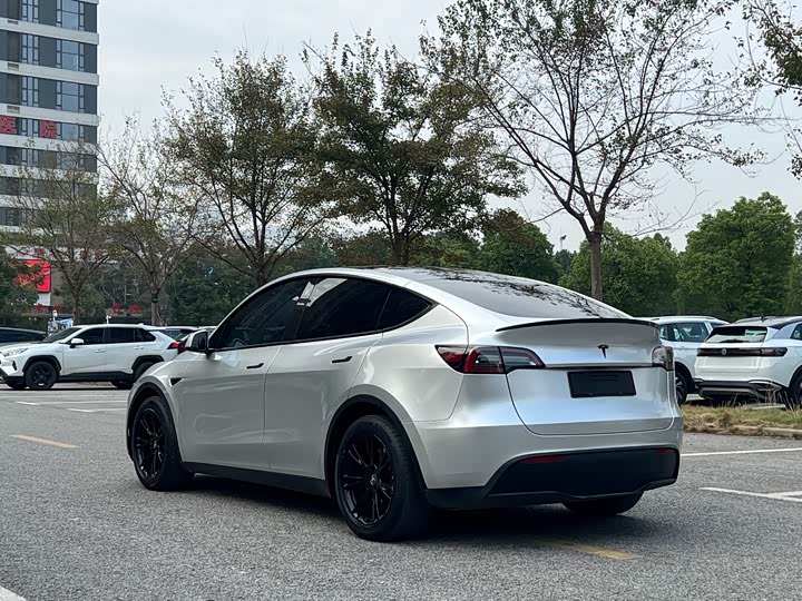 Фото 6 - Tesla Model Y