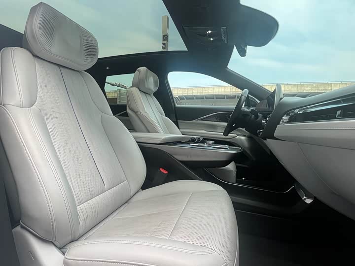 Фото 9 - Cadillac Lyriq