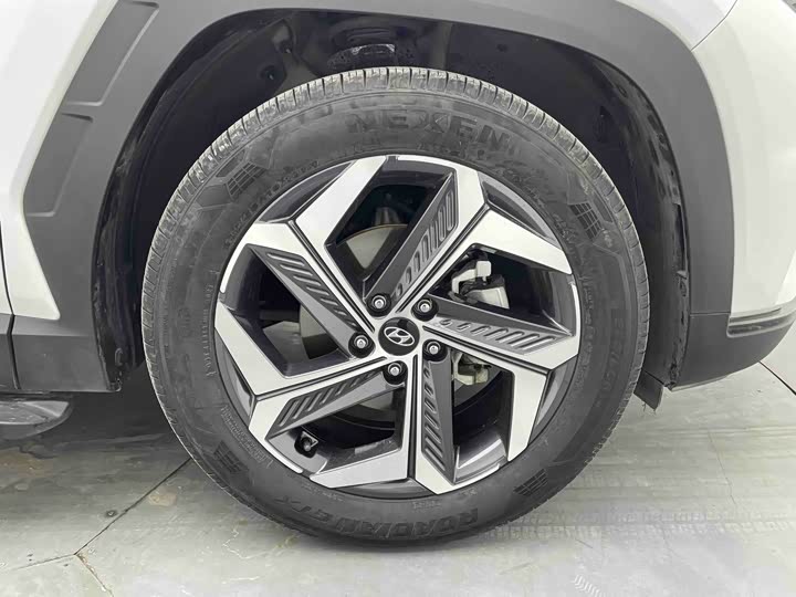 Фото 8 - Hyundai Tucson L