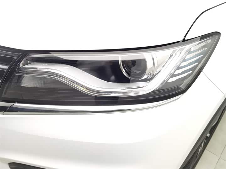 Фото 7 - Roewe RX5