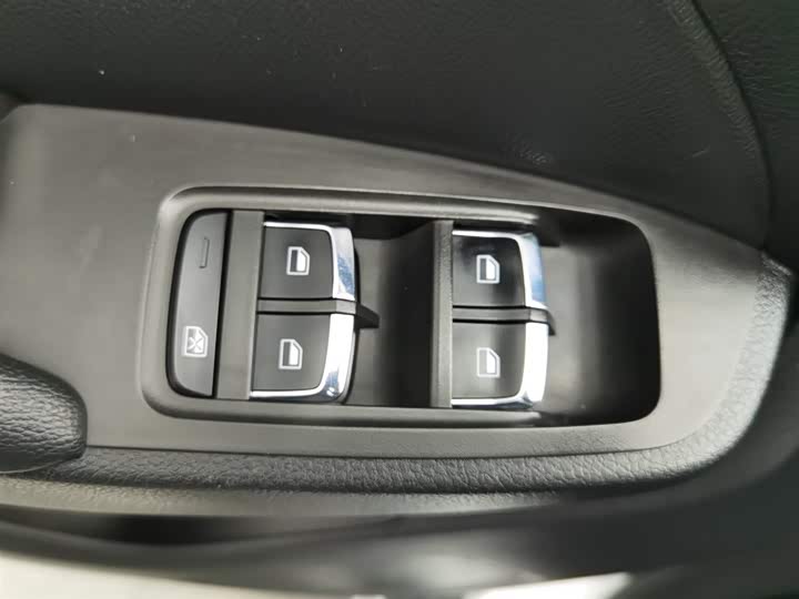 Фото 9 - Roewe RX5