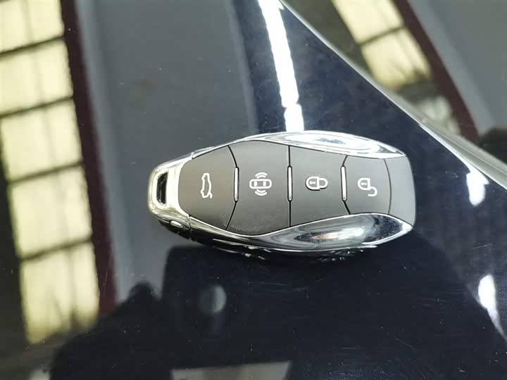 Фото 9 - Hongqi H5