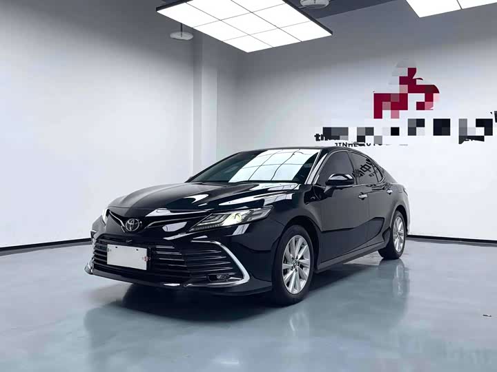 Фото 1 - Toyota Camry