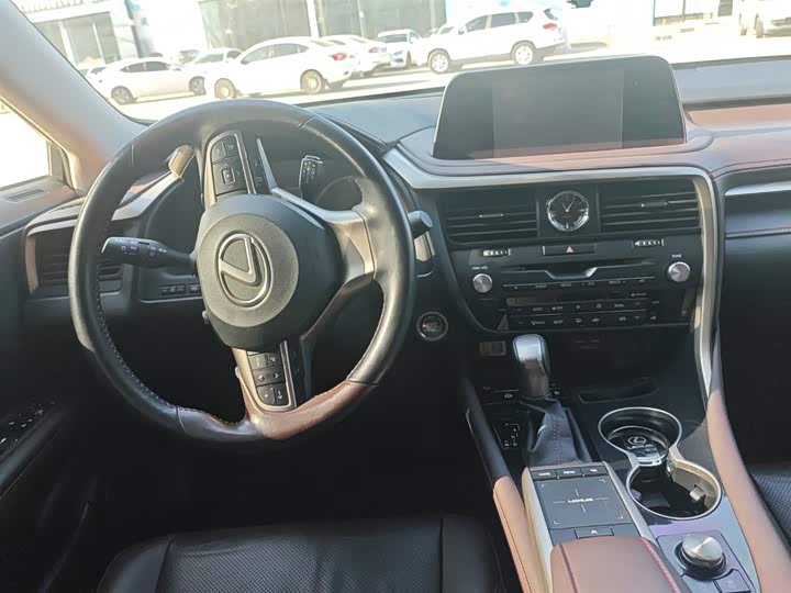 Фото 4 - Lexus RX