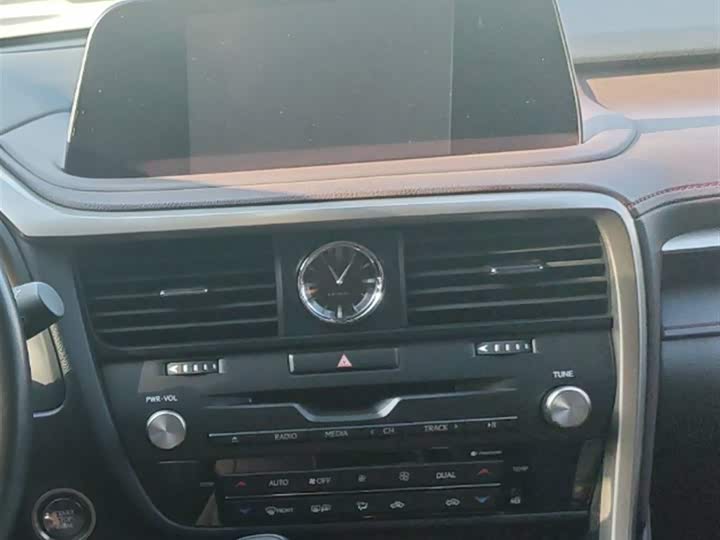 Фото 8 - Lexus RX