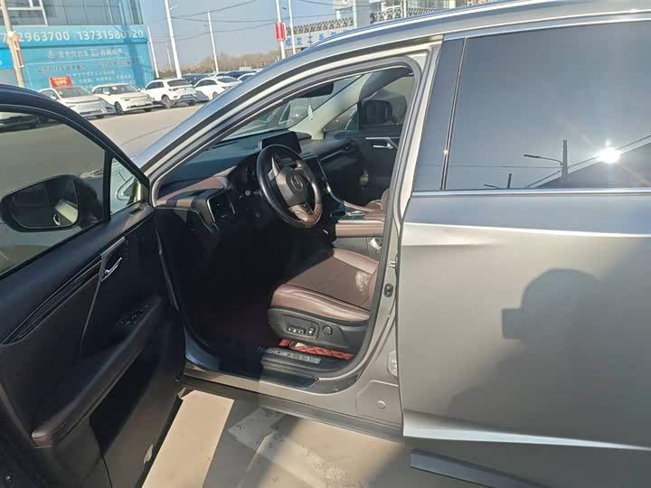 Фото 9 - Lexus RX