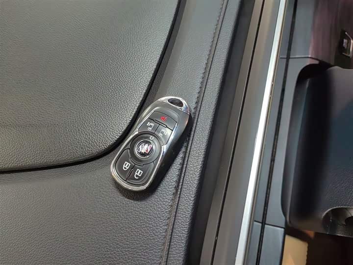 Фото 9 - Buick GL8 ES