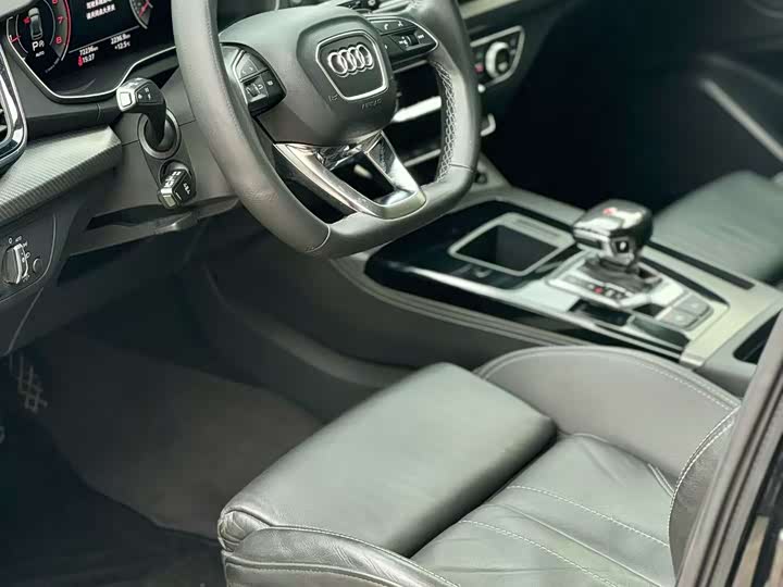 Фото 4 - Audi Q5L