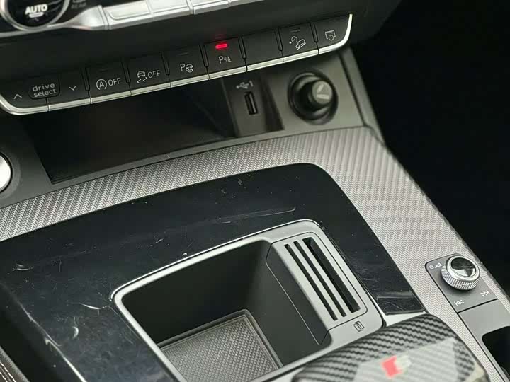 Фото 5 - Audi Q5L