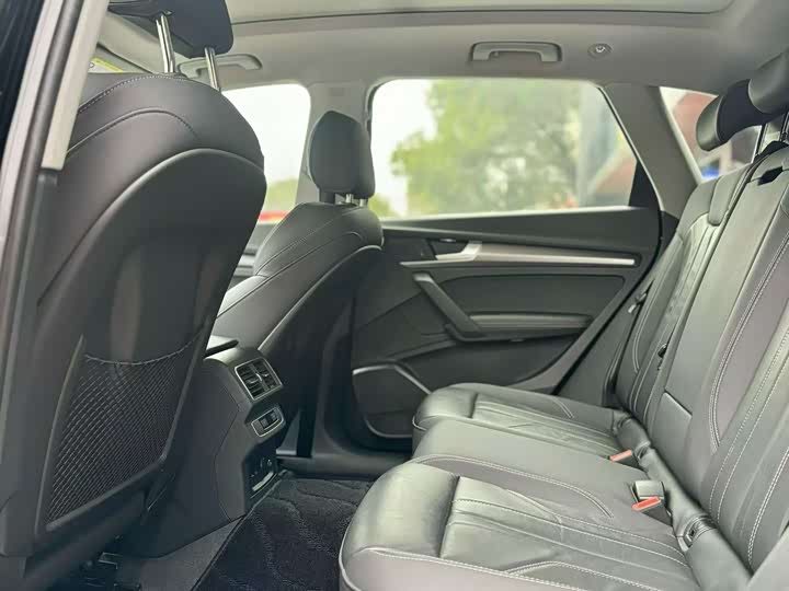 Фото 6 - Audi Q5L