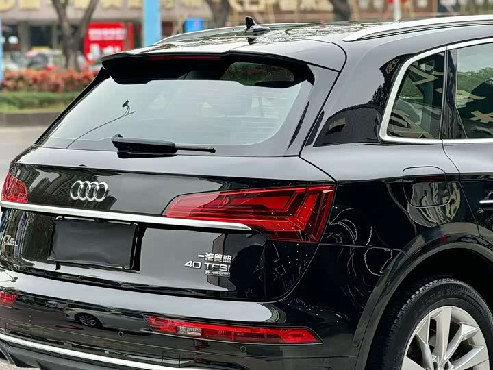 Фото 8 - Audi Q5L