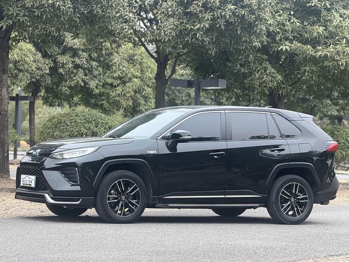 Фото 1 - Toyota Wildlander Hybrid