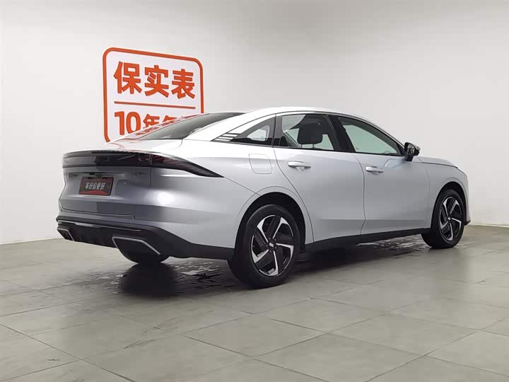 Фото 2 - Geely Galaxy L6