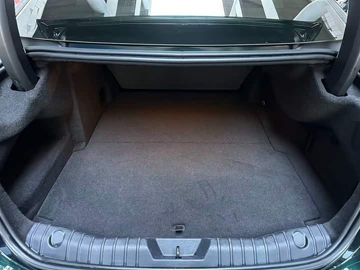 Фото 8 - Jaguar XF L