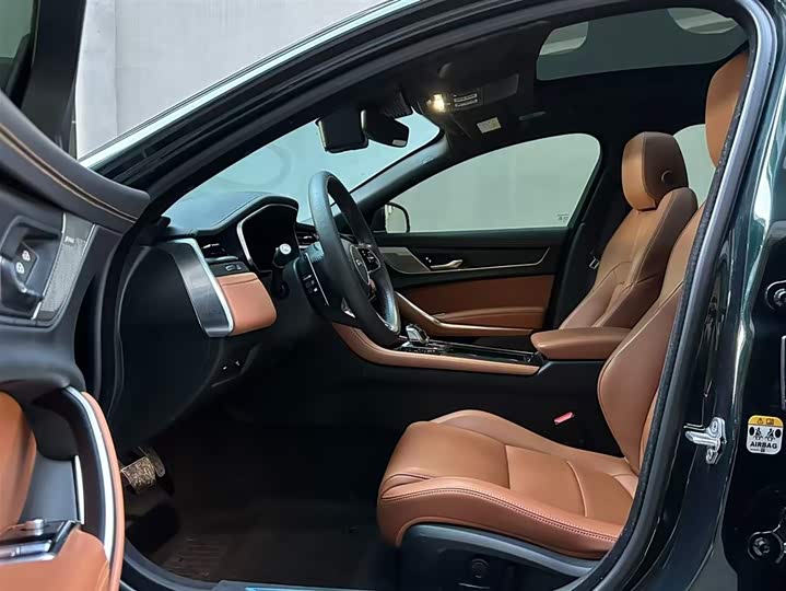 Фото 9 - Jaguar XF L