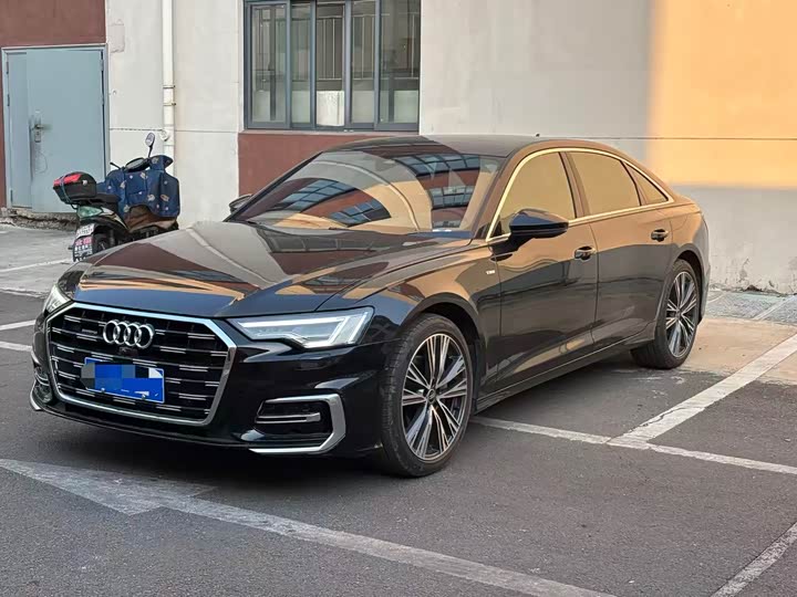 Фото 1 - Audi A6L