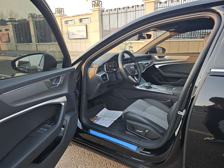 Фото 4 - Audi A6L