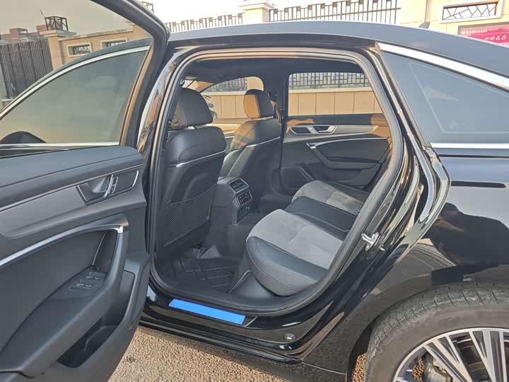 Фото 5 - Audi A6L