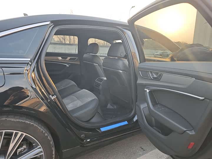 Фото 9 - Audi A6L