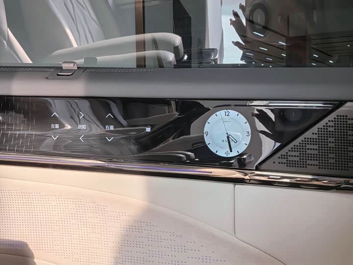 Фото 6 - Zeekr 009