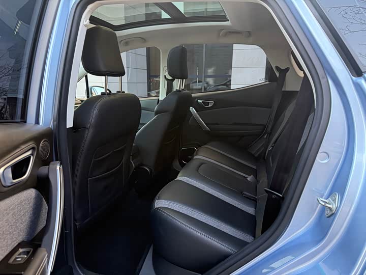 Фото 9 - Beijing EX3