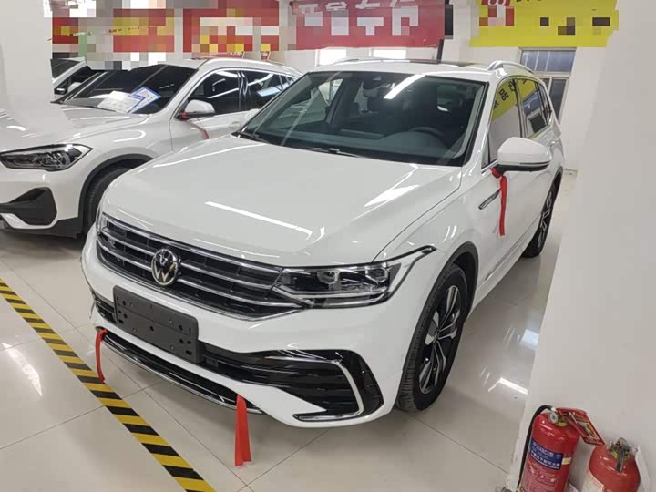 Фото 1 - Volkswagen Tiguan L Pro