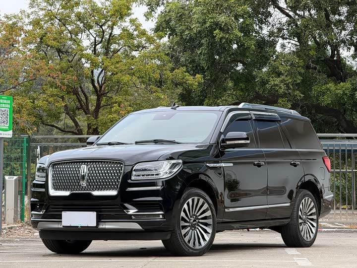 Фото 2 - Lincoln Navigator