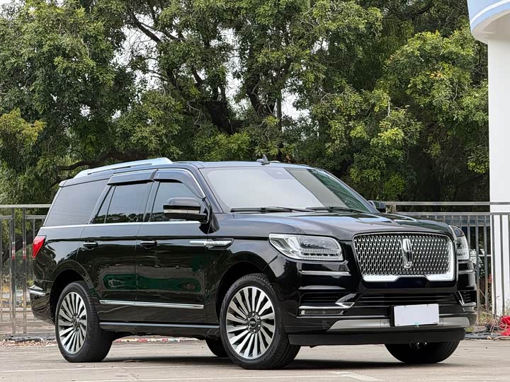 Фото 3 - Lincoln Navigator