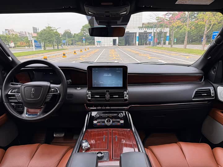 Фото 4 - Lincoln Navigator