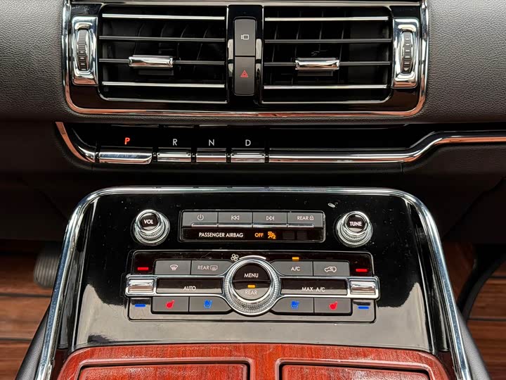 Фото 6 - Lincoln Navigator