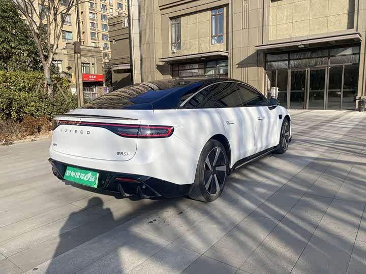 Фото 9 - Luxeed S7