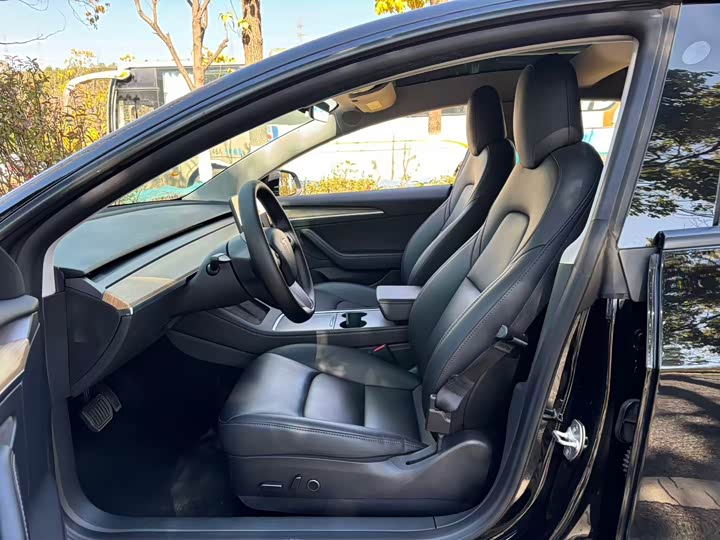 Фото 7 - Tesla Model 3