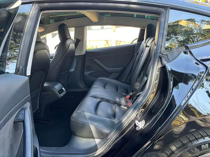 Фото 8 - Tesla Model 3