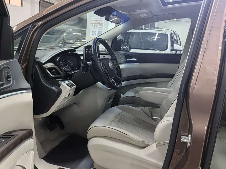 Фото 7 - Buick GL8 ES