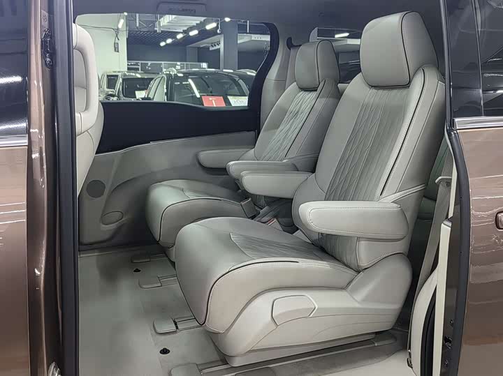 Фото 8 - Buick GL8 ES