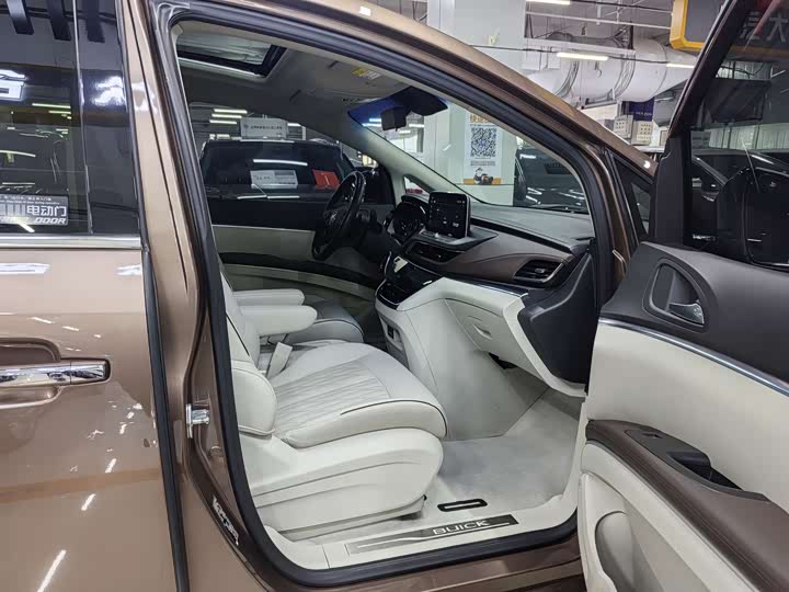 Фото 9 - Buick GL8 ES