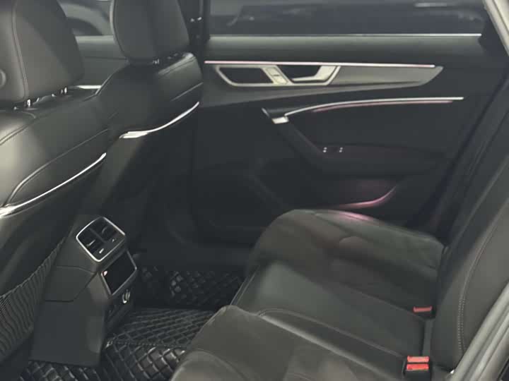 Фото 7 - Audi A6L