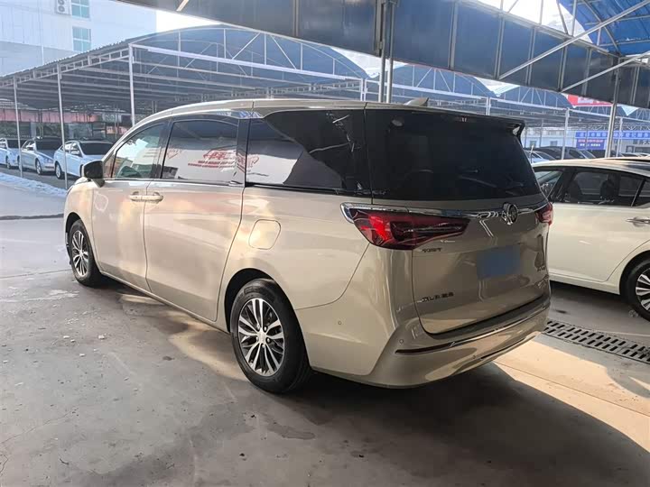 Фото 5 - Buick GL8 ES