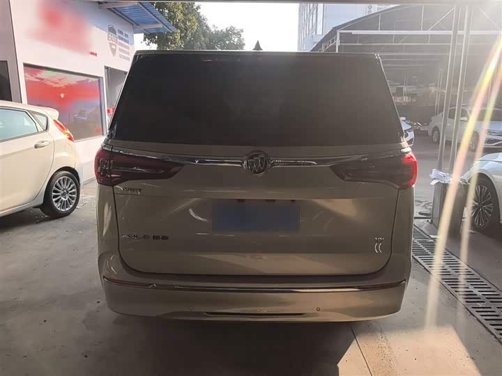 Фото 6 - Buick GL8 ES