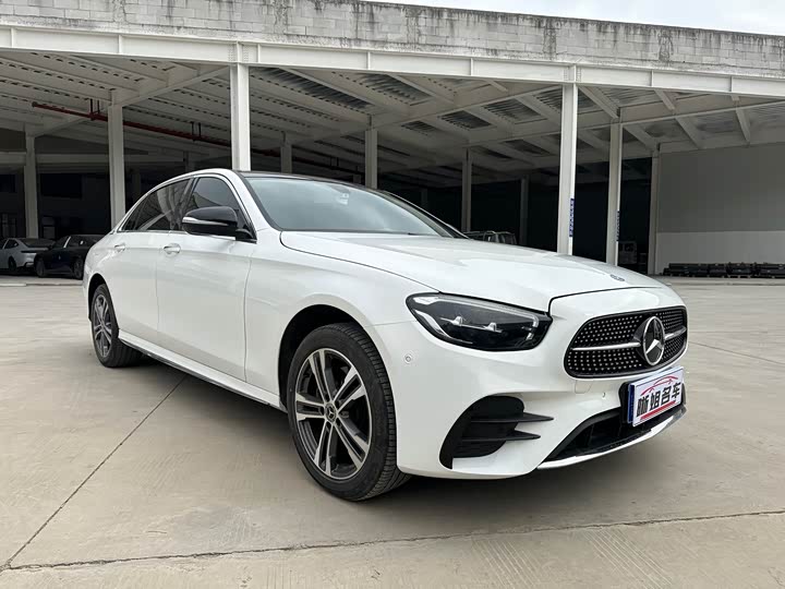 Фото 3 - Mercedes-Benz E-Class