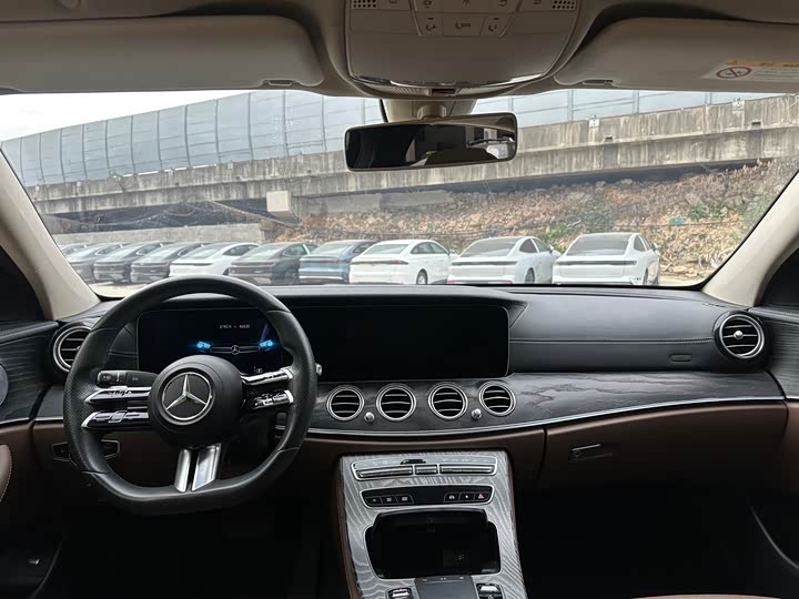 Фото 6 - Mercedes-Benz E-Class