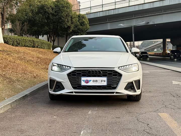 Фото 2 - Audi A4L