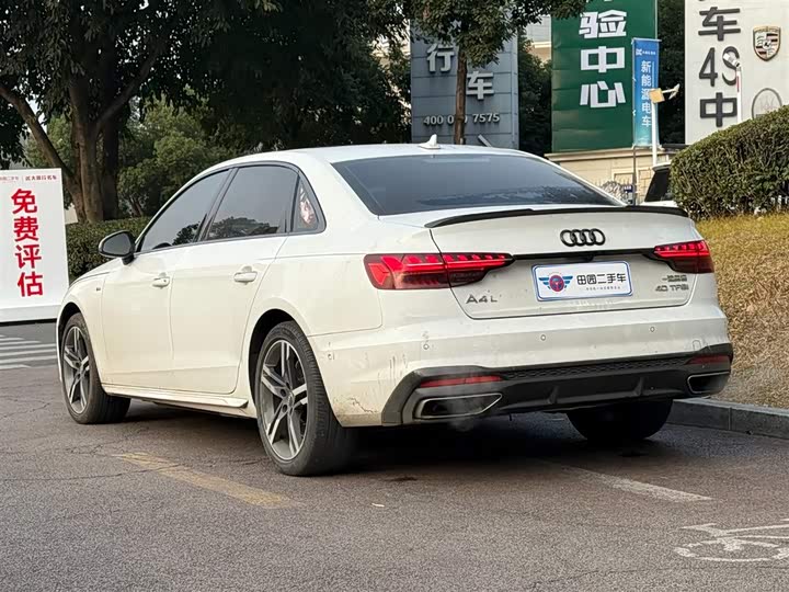 Фото 4 - Audi A4L