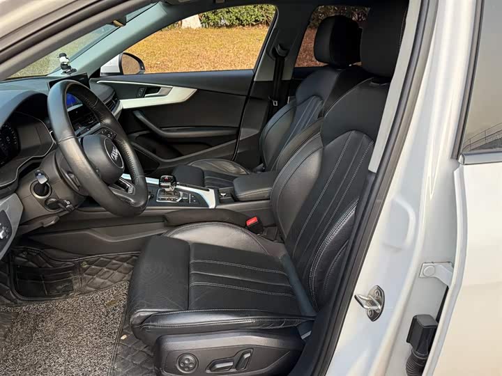 Фото 8 - Audi A4L